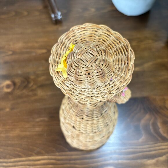 Vintage Wicker Lady Figurine Woven Basket Doll with Hat and Flowers Boho Decor - Picture 6 of 14